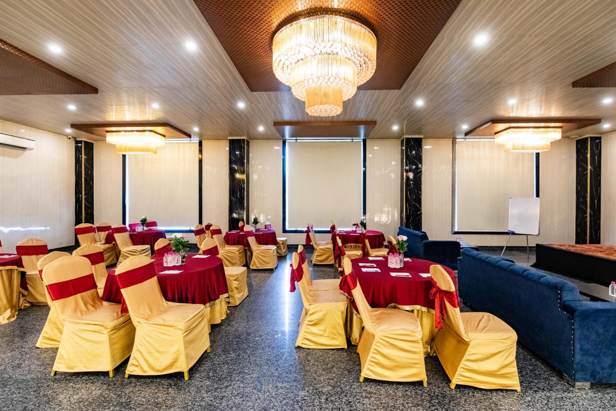 Foxoso Fiori Hotel Jaipur Eksteriør billede